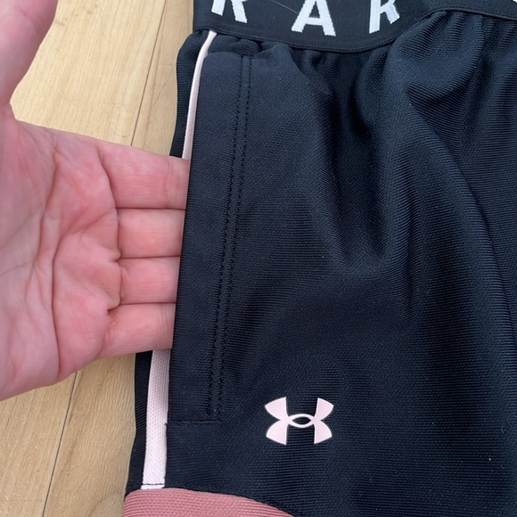 Under Amour Shorts size Medium - Picture 3 of 5